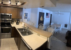 Perfect Ground Level Condo for Winter and Summer -Walking Distance to Everything