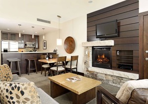 Perfect Snowmass Getaway! Spacious Balcony with Views, A/C, Hot Tub, Gas FP & Parking