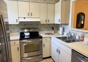 Pet Friendly Condo in Gated Community with Pool and Fitness Center!