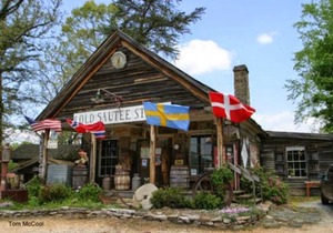 Pet friendly only 4 miles from Beautiful Downtown Helen!