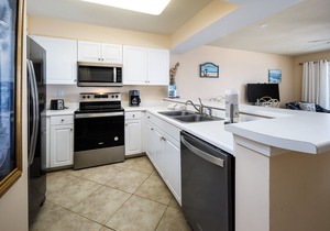 PI 412: Island Oasis - Enjoy a splashing good time at this beachfront condo!