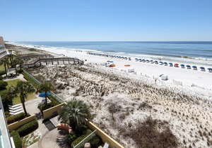PI 412: Island Oasis - Enjoy a splashing good time at this beachfront condo!