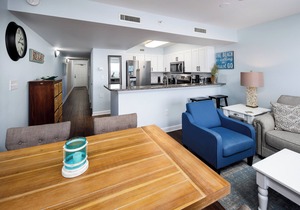 PI 510: Sunset Serenade. Two KINGS! Reserved parking, granite, top notch unit