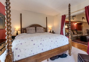 Pied-à-terre In DOWNTOWNS BEST LOCATION
