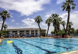 Pool Side Paradise ! 2 bed, 2 Bath - Sleeps 8 !