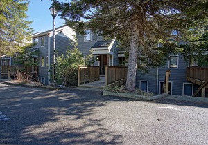 POWDERIDGE 36--2 BEDROOMS, 2'5 BATHS, Ski In Ski Out