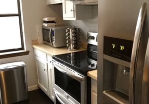 Price Reduction! Spotless Modern Condo, Everything new! Close to slopes!