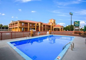 Quality Inn - White House