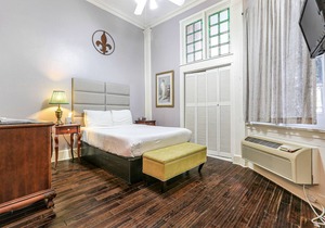 Rathbone Mansions - Superior Queen