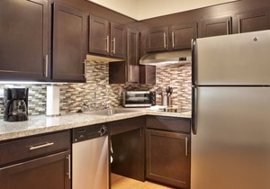 Relaxing Retreat! 1 Bedroom Suite with Access to a Heated Pool & Hot Tub | Free Breakfast Buffet