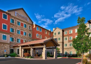 Relaxing Retreat! 1 Bedroom Suite with Access to a Heated Pool & Hot Tub | Free Breakfast Buffet