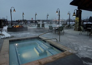 Relaxing Retreat! 1 Bedroom Suite with Access to a Heated Pool & Hot Tub | Free Breakfast Buffet