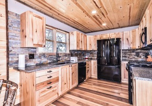 Remodeled lakeside cabin on Little Saint Germain with large deck, private dock,