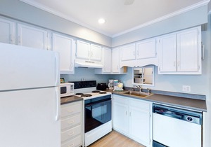 Renovated First-Floor Oceanside Condo with Courtyard and Pool Views + Free WiFi