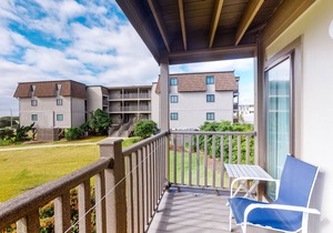 Renovated First-Floor Oceanside Condo with Courtyard and Pool Views + Free WiFi