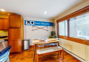Renovated townhouse near downtown Avon & trails w/decks, washer/dryer, free WiFi