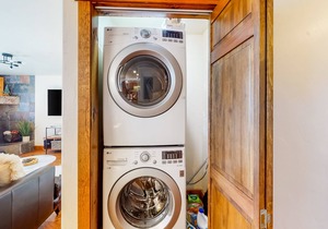 Renovated townhouse near downtown Avon & trails w/decks, washer/dryer, free WiFi