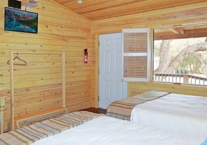 Resort Swimming Pool, Fire Pit, Grill, and Bocce Ball Court - Sleeps 4!