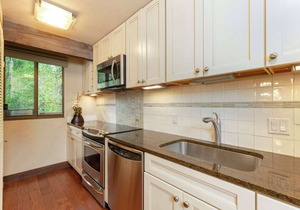 Riverfront 2 BR - Steps to Gondola & Town!
