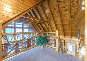 Rocky Top Hideaway: Theater Room, Pool Table, and Arcade Gaming System!