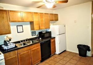 Room in Guest room - Urban Hideaway 5 Mins To Downtown and Stadiums