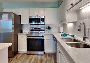 Sandpiper CRC1B - Beautiful Condo, Private Stairs to Pool