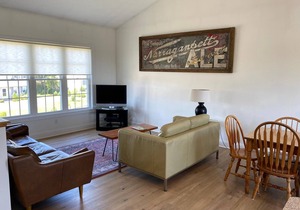Scarborough Beach, Ocean View, Sleeps 10, A/C, Cable, Internet, Linens