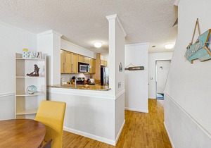 Serene, updated villa with WiFi, washer/dryer, central AC & pool