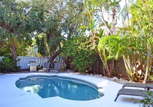 Siesta Key Beachside Vacation Rental W/Heated Pool – Walk to Beach and More