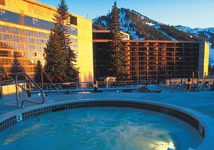 SKI-IN/SKI-OUT CLIFF CLUB + PREMIUM AMENITIES, 2-BEDROOM SUITE