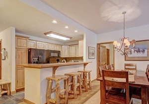 Ski-in/ski-out, Hot tubs and sauna, Fireplace, Sleeps 8!