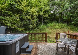 Ski In/Ski Out townhome with Lake Access & a Hot tub in the heart of DCL!