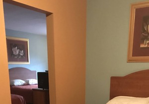 Sky Palace Inn & Suites By Jasper Laredo - 3 Queen Bed Non Smoking