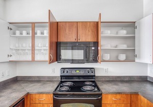 Sleek Downtown Bellevue 2BR w/W/D & Storage, near Shops, by Blueground