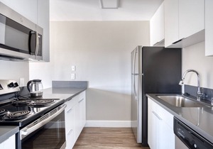 Sleek Foster City 1BR w/Gym, Pool, W/D, near highways, by Blueground