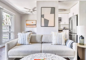 Sleek Foster City 1BR w/Pool, Bball & Spa, near Caltrain, by Blueground