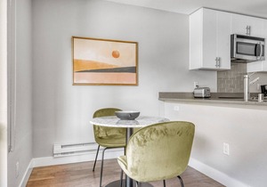 Sleek Foster City 1BR w/Pool, Bball & Spa, near Caltrain, by Blueground