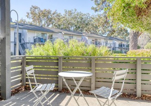 Sleek Foster City 1BR w/Pool, Bball & Spa, near Caltrain, by Blueground