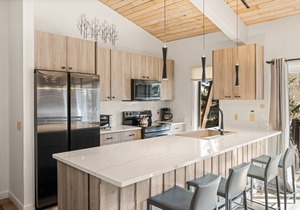 Snowmass Mtn Views! Updated Decor, Balcony w/Stunning Views, Pool/Hot Tub, Gas FP, W/D & Shuttle