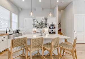 Spacious 4 Story House 1 Mile From Downtown