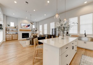 Spacious 4 Story House 1 Mile From Downtown