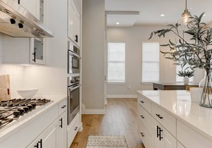 Spacious 4 Story House 1 Mile From Downtown