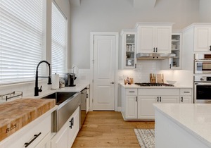 Spacious 4 Story House 1 Mile From Downtown