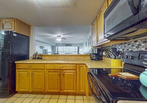 Spacious beachfront condo with outdoor pool & Gulf views