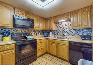 Spacious beachfront condo with outdoor pool & Gulf views