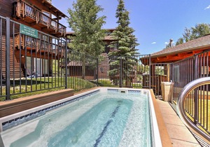 Spacious Breckenridge Condo: Walk to Ski Lifts!