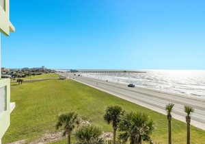 Spacious Home w/ Pool & Beachfront Views - Walk to Galveston Beach!