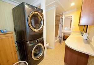Spacious Suite w/ Full Kitchen, WiFi, & Veranda - Near Dining & Shops