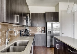 Stunning Downtown 1BR w/Gym, W/D, Pool, walk to 6th St, by Blueground