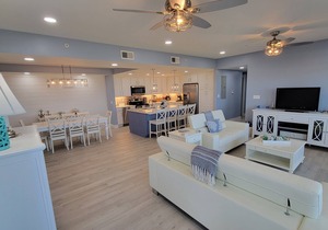 Stunning Ocean View Retreat w/Spacious Balcony & Pool Access